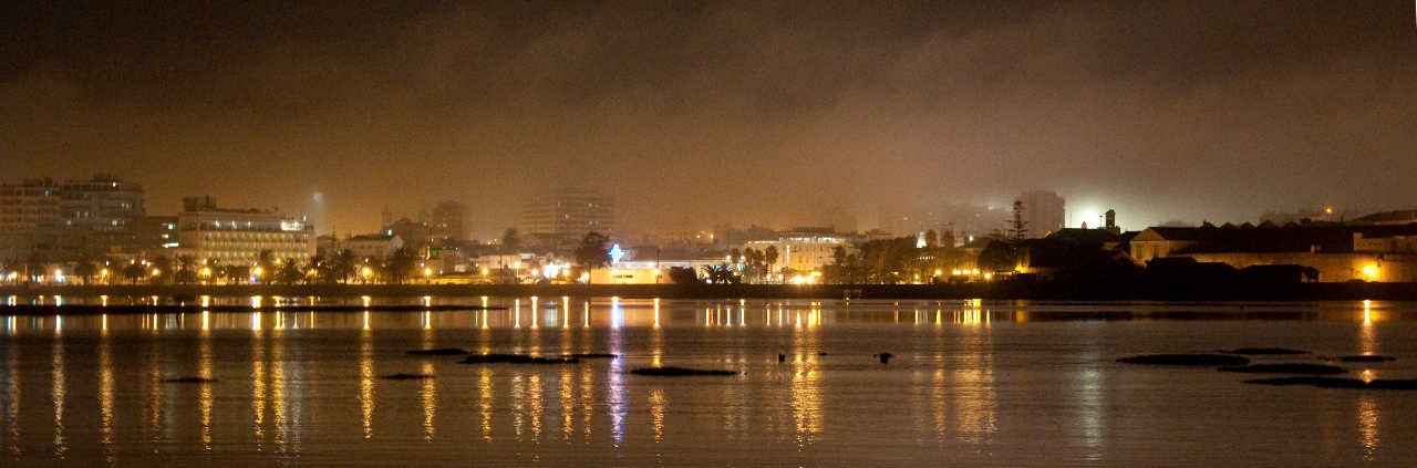 Faro bei Nacht