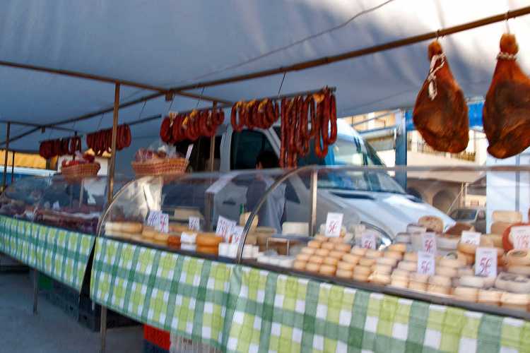 Bauernmarkt Algarve Schinken und Käse 